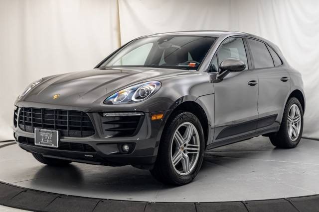 2018 Porsche Macan  AWD photo