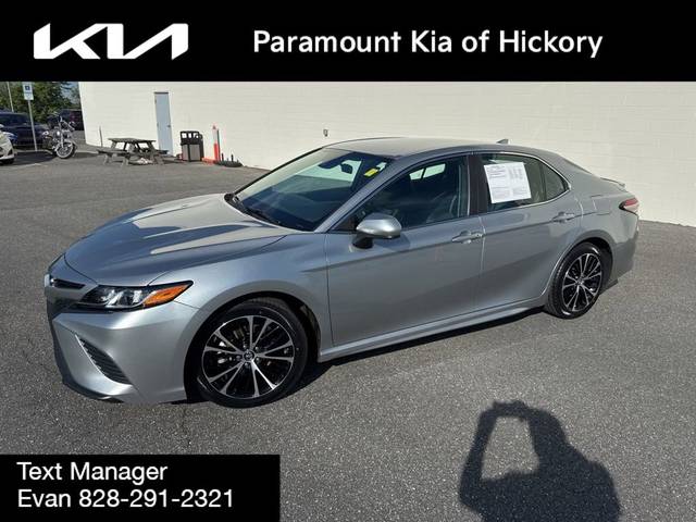 2019 Toyota Camry SE FWD photo