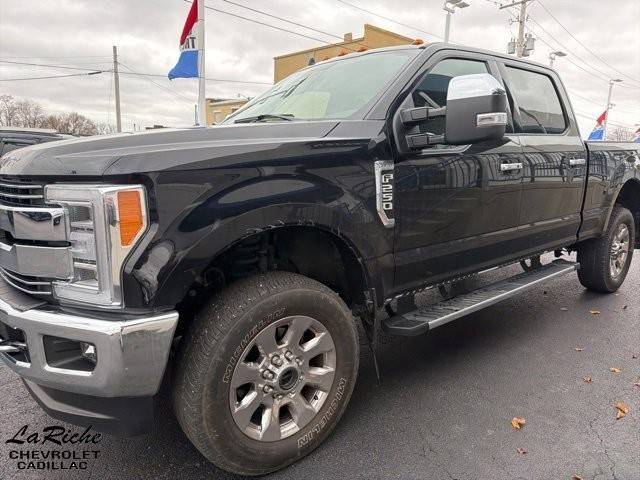 2019 Ford F-250 Super Duty LARIAT 4WD photo