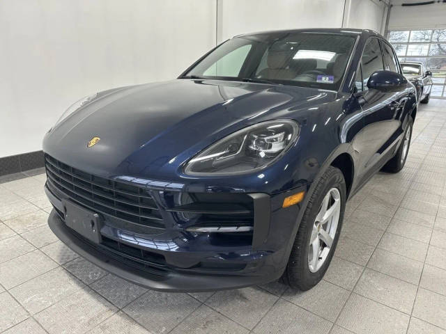 2019 Porsche Macan  AWD photo