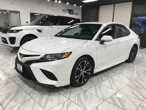 2019 Toyota Camry SE FWD photo