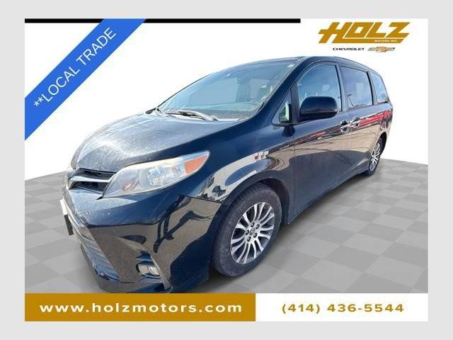 2018 Toyota Sienna XLE FWD photo