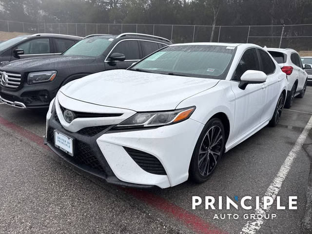 2019 Toyota Camry SE FWD photo