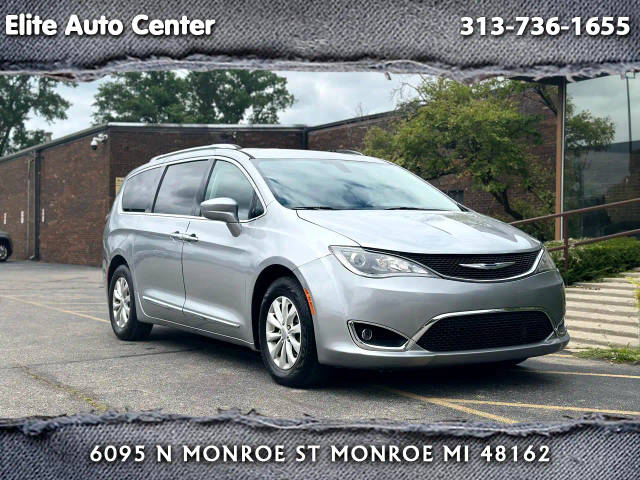 2018 Chrysler Pacifica Minivan Touring L FWD photo