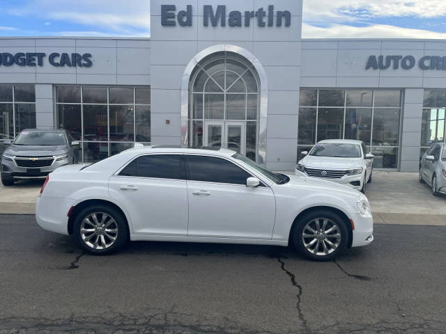 2019 Chrysler 300 Touring L AWD photo