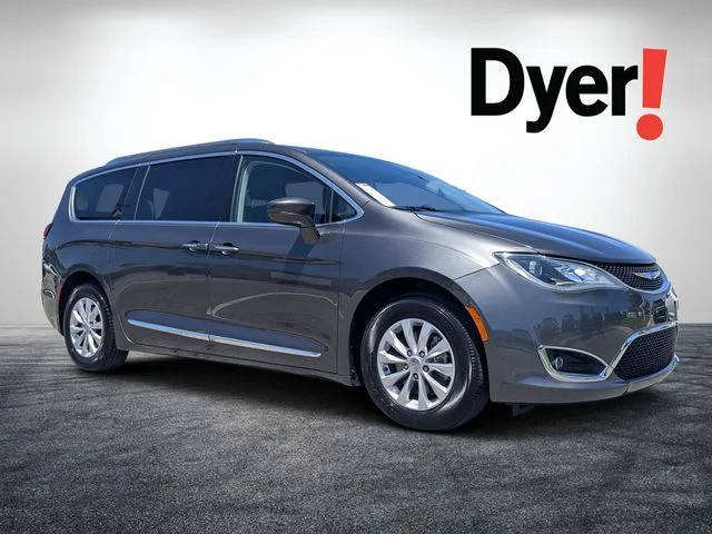 2019 Chrysler Pacifica Minivan Touring L FWD photo