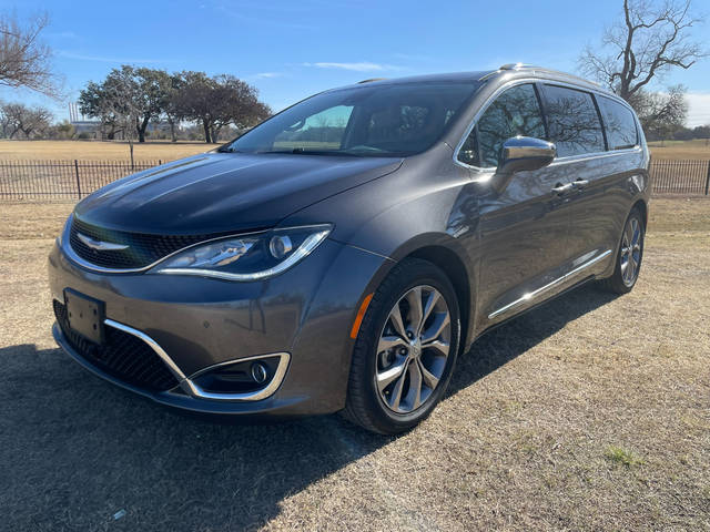 2019 Chrysler Pacifica Minivan Limited FWD photo