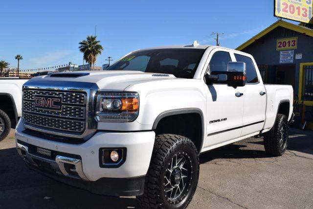 2019 GMC Sierra 2500HD Denali 4WD photo