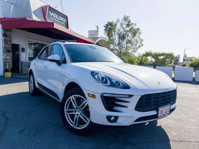 2018 Porsche Macan  AWD photo