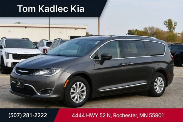 2018 Chrysler Pacifica Minivan Touring L FWD photo