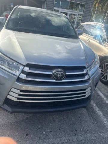 2019 Toyota Highlander LE Plus FWD photo