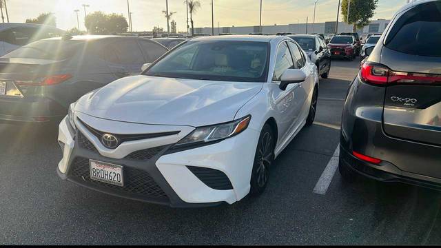 2019 Toyota Camry SE FWD photo