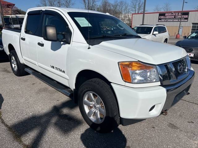 2015 Nissan Titan SV 4WD photo