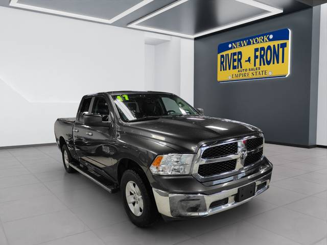 2017 Ram 1500 SLT 4WD photo