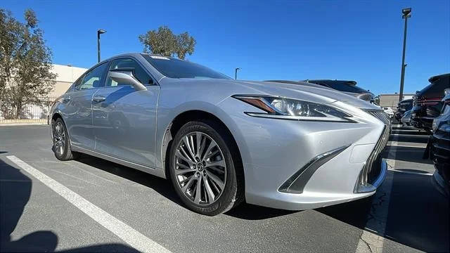 2019 Lexus ES ES 300h FWD photo