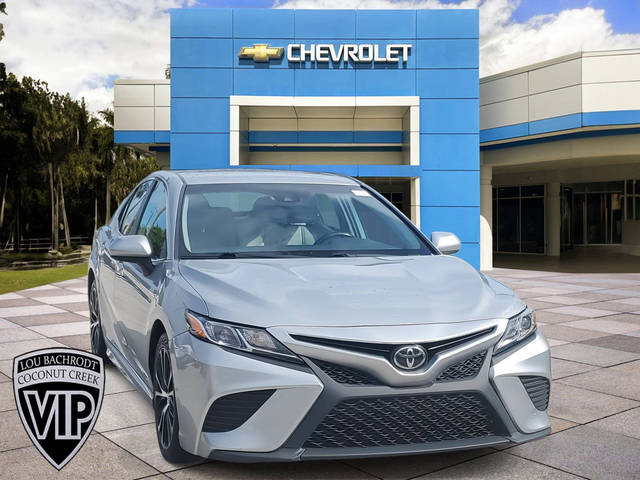 2019 Toyota Camry SE FWD photo