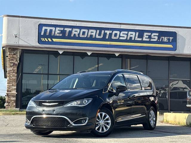 2018 Chrysler Pacifica Minivan Touring L FWD photo