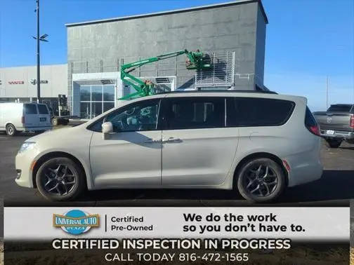 2019 Chrysler Pacifica Minivan Touring L Plus FWD photo