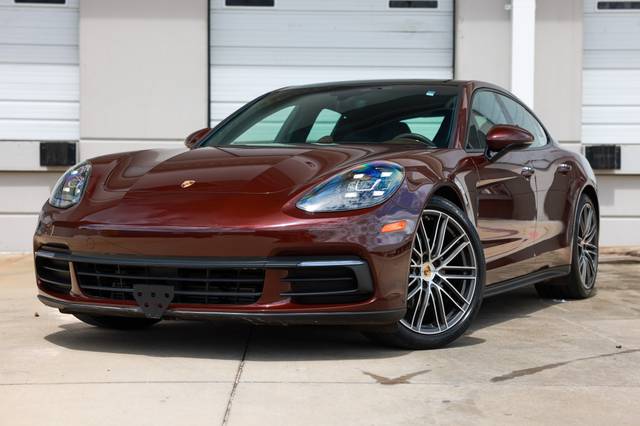 2019 Porsche Panamera  RWD photo