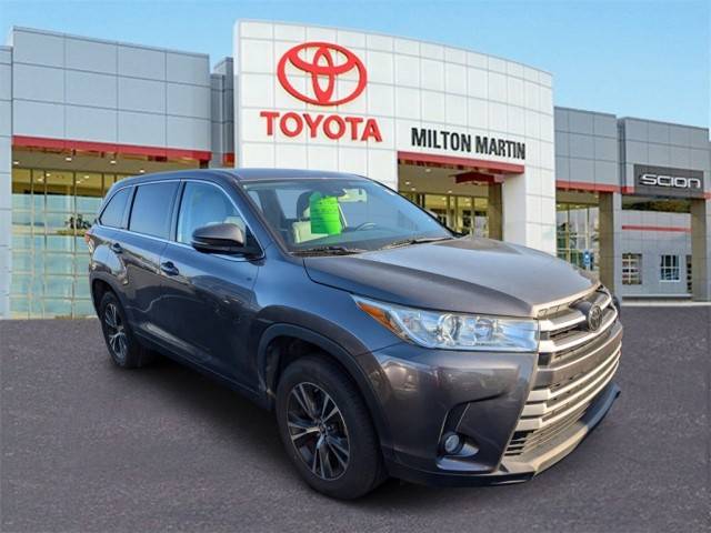 2019 Toyota Highlander LE Plus FWD photo