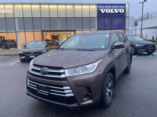 2019 Toyota Highlander LE AWD photo