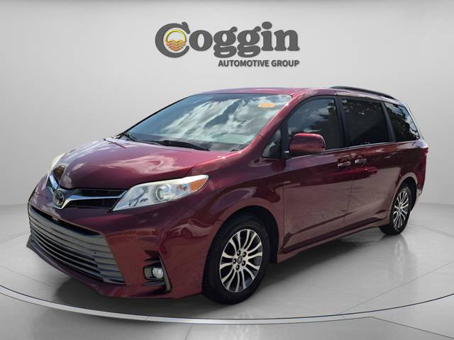 2019 Toyota Sienna XLE FWD photo