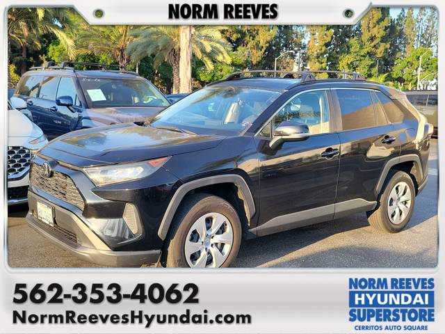 2019 Toyota RAV4 LE FWD photo