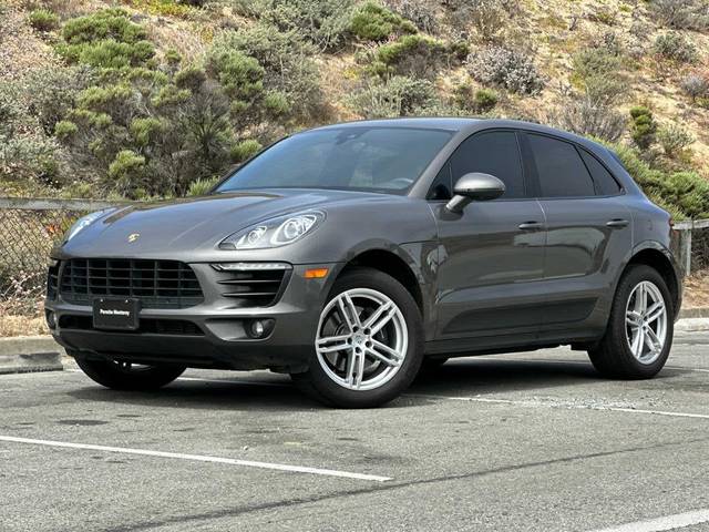 2018 Porsche Macan  AWD photo