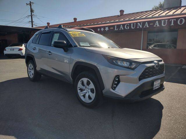 2019 Toyota RAV4 LE FWD photo