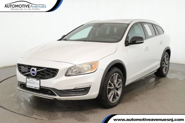 2018 Volvo V60 Cross Country  AWD photo