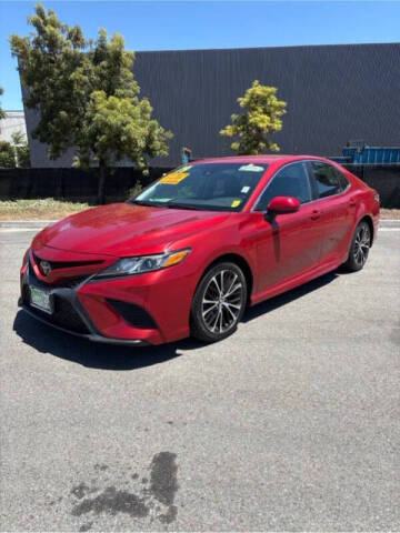 2019 Toyota Camry SE FWD photo