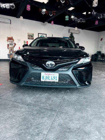 2019 Toyota Camry SE FWD photo