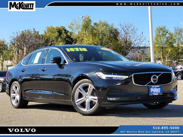 2018 Volvo S90 Momentum AWD photo