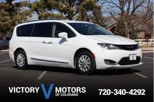 2018 Chrysler Pacifica Minivan Touring L Plus FWD photo