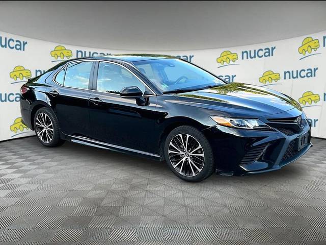 2019 Toyota Camry SE FWD photo