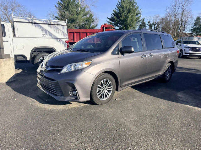 2019 Toyota Sienna XLE Premium FWD photo