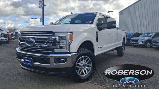 2019 Ford F-350 Super Duty LARIAT 4WD photo