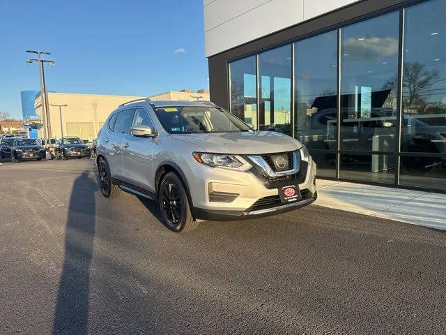 2017 Nissan Rogue SV FWD photo