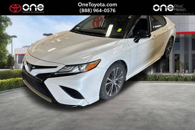 2019 Toyota Camry XSE FWD photo