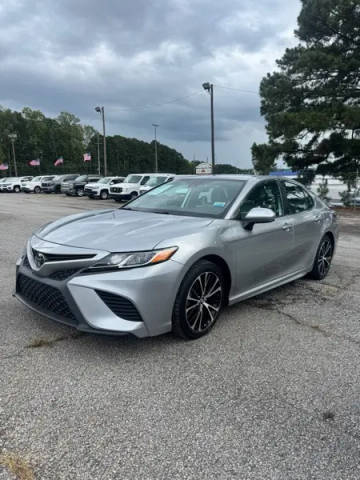 2019 Toyota Camry SE FWD photo