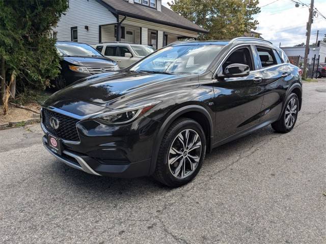 2019 Infiniti QX30 LUXE AWD photo