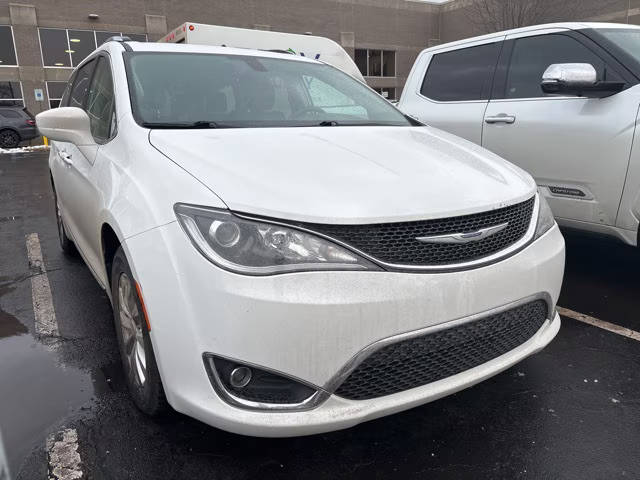 2019 Chrysler Pacifica Minivan Touring L FWD photo
