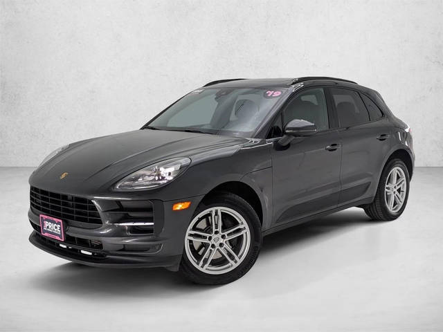 2019 Porsche Macan  AWD photo