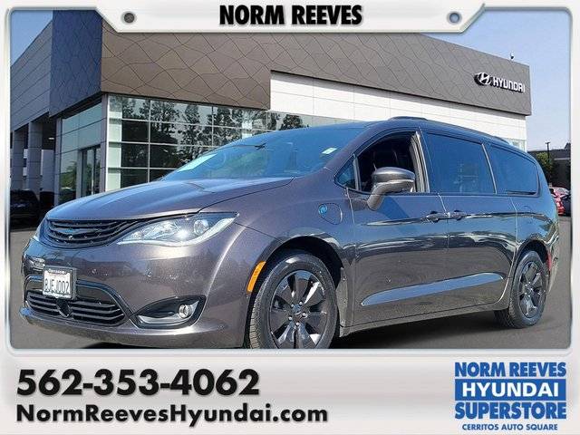 2019 Chrysler Pacifica Minivan Hybrid Limited FWD photo