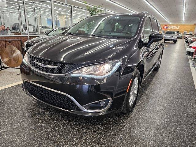 2018 Chrysler Pacifica Minivan Touring L FWD photo