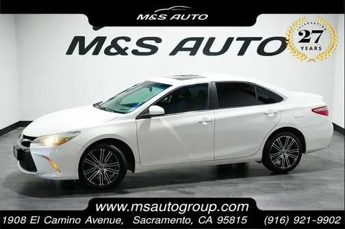 2016 Toyota Camry SE w/Special Edition Pkg FWD photo