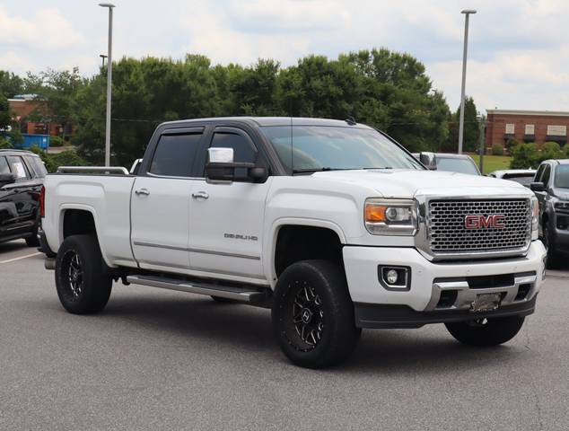 2015 GMC Sierra 2500HD Denali 4WD photo