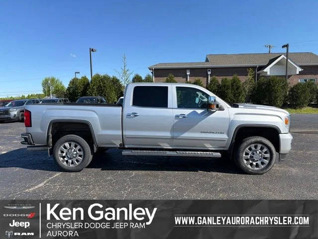 2019 GMC Sierra 2500HD Denali 4WD photo