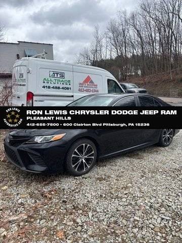 2019 Toyota Camry SE FWD photo