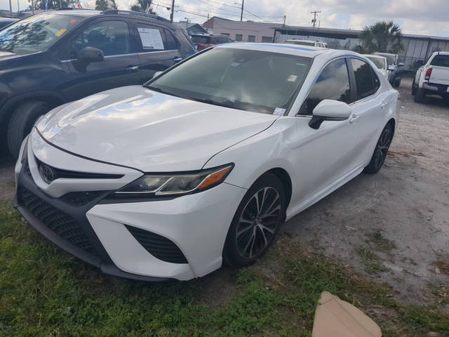 2019 Toyota Camry SE FWD photo